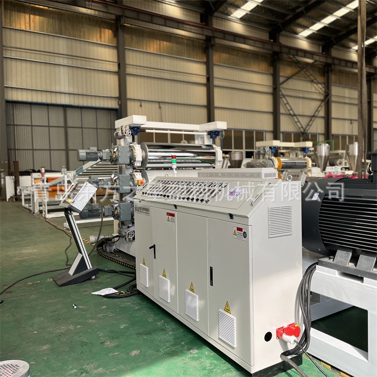 Kundebesøk for produksjonslinje for PVC-diamantmønsterplater for husdyrhold