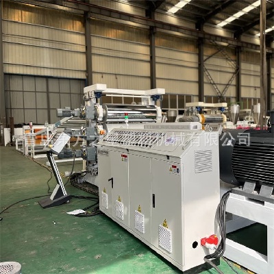 Produksjon av fleksible ark: Profesjonell SPVC-produksjonslinje for fleksible ark gir utvikling av moderne husdyr og byggematerialer